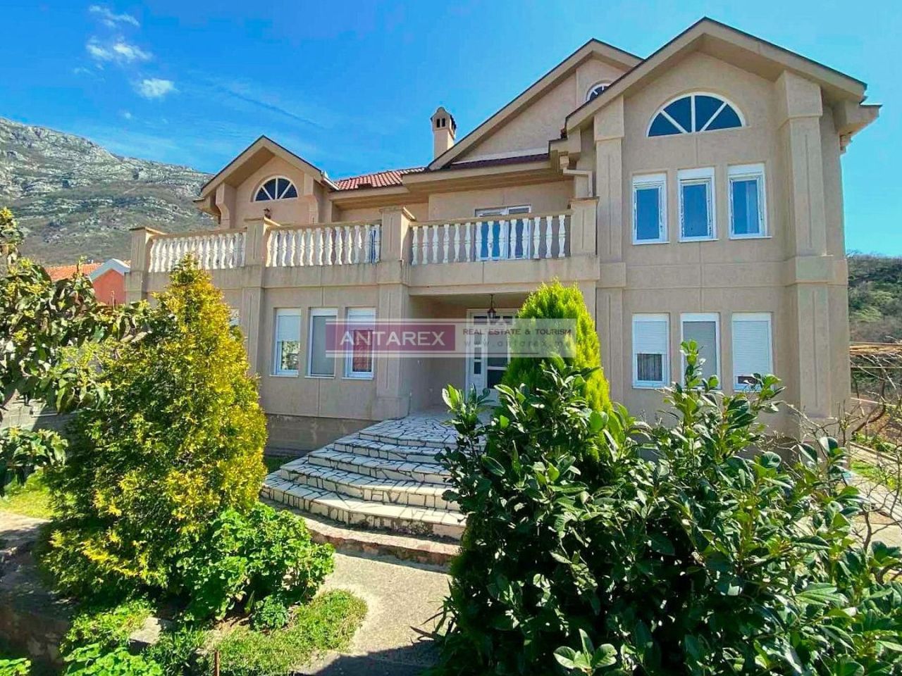 Вилла в Сутоморе, Черногория, 242 м² - фото 1