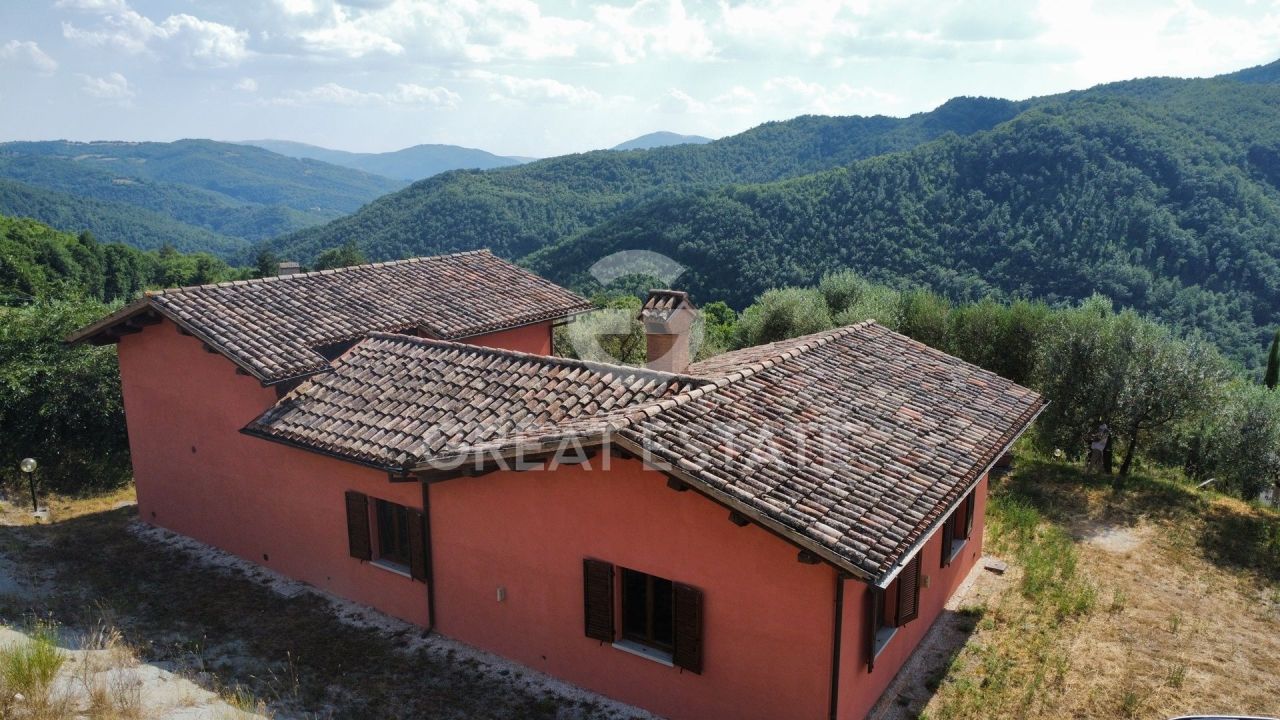 Дом в Губбио, Италия, 120 м² - фото 1