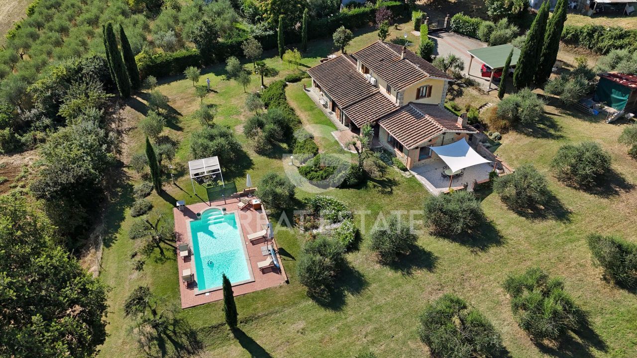 Дом в Кортоне, Италия, 227.4 м² - фото 4