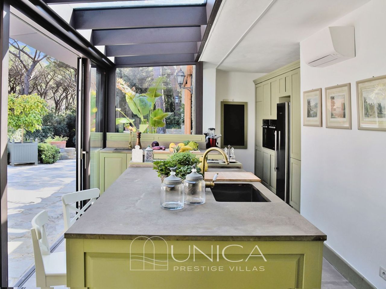 Вилла в Роккамаре, Италия, 500 м² - фото 11