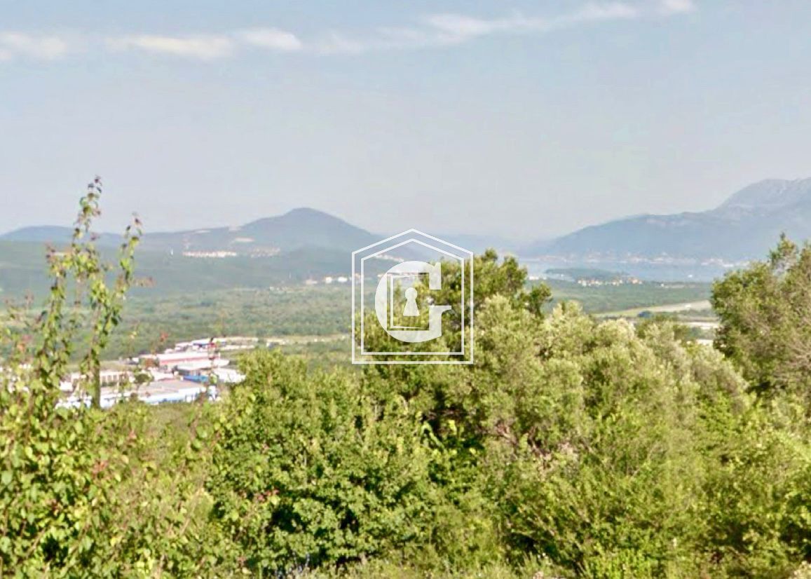 Земля в Тивате, Черногория, 1 406 м² - фото 1