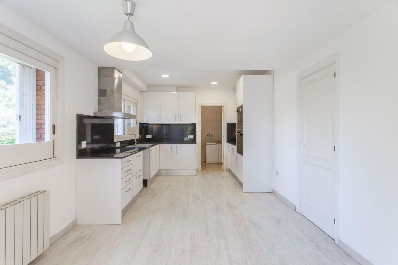 Дом в Сант-Андреу, Испания, 380 м² - фото 7