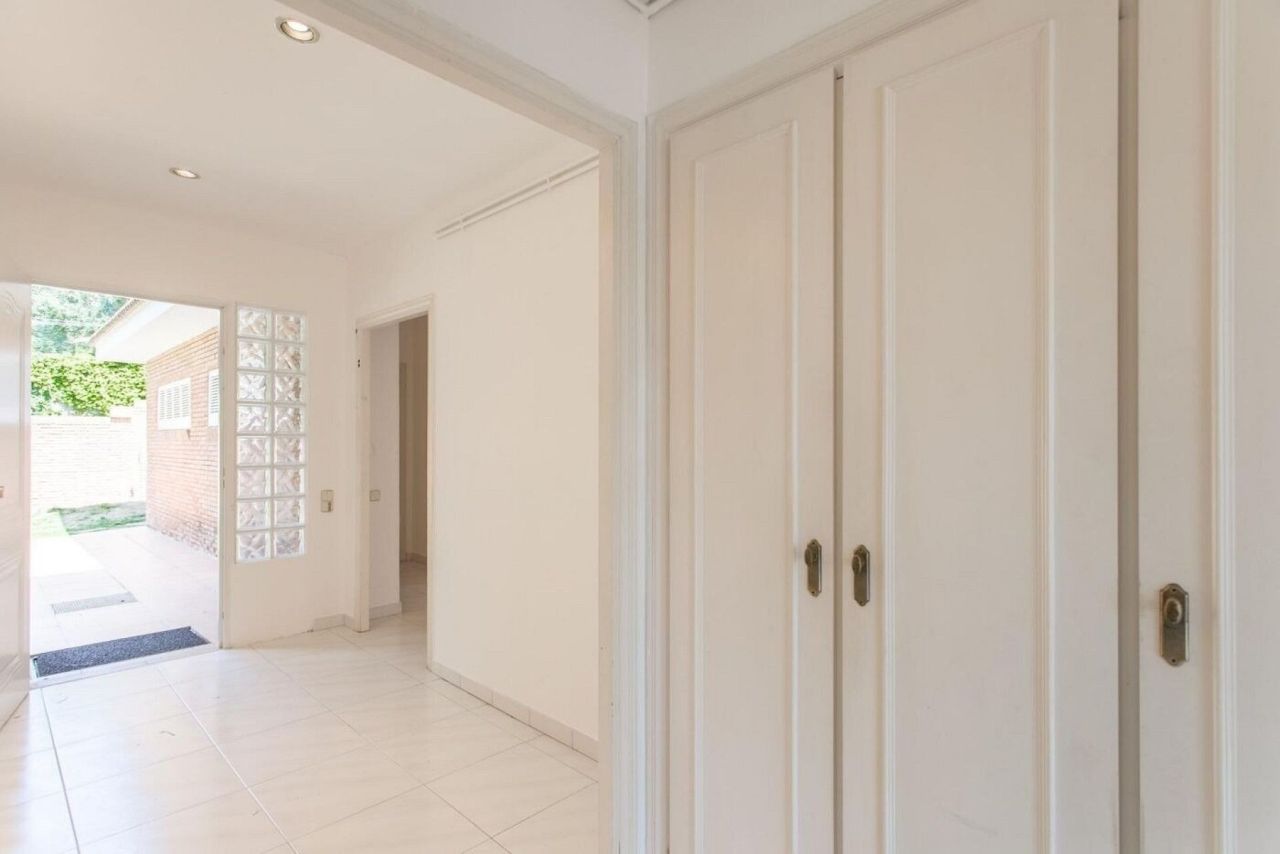 Дом в Сант-Андреу, Испания, 380 м² - фото 3