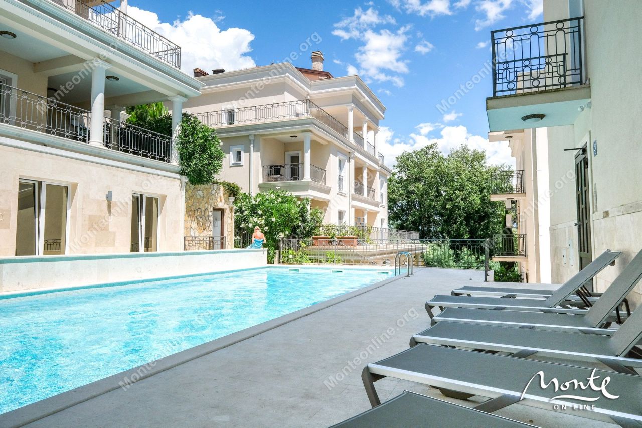 Квартира в Херцег-Нови, Черногория, 166 м² - фото 1