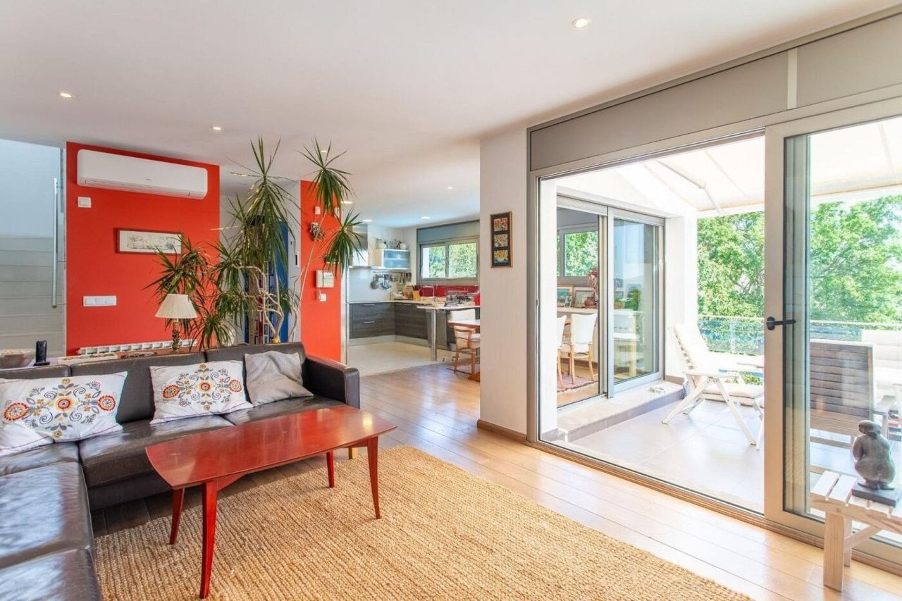 Дом в Барселоне, Испания, 203 м² - фото 2