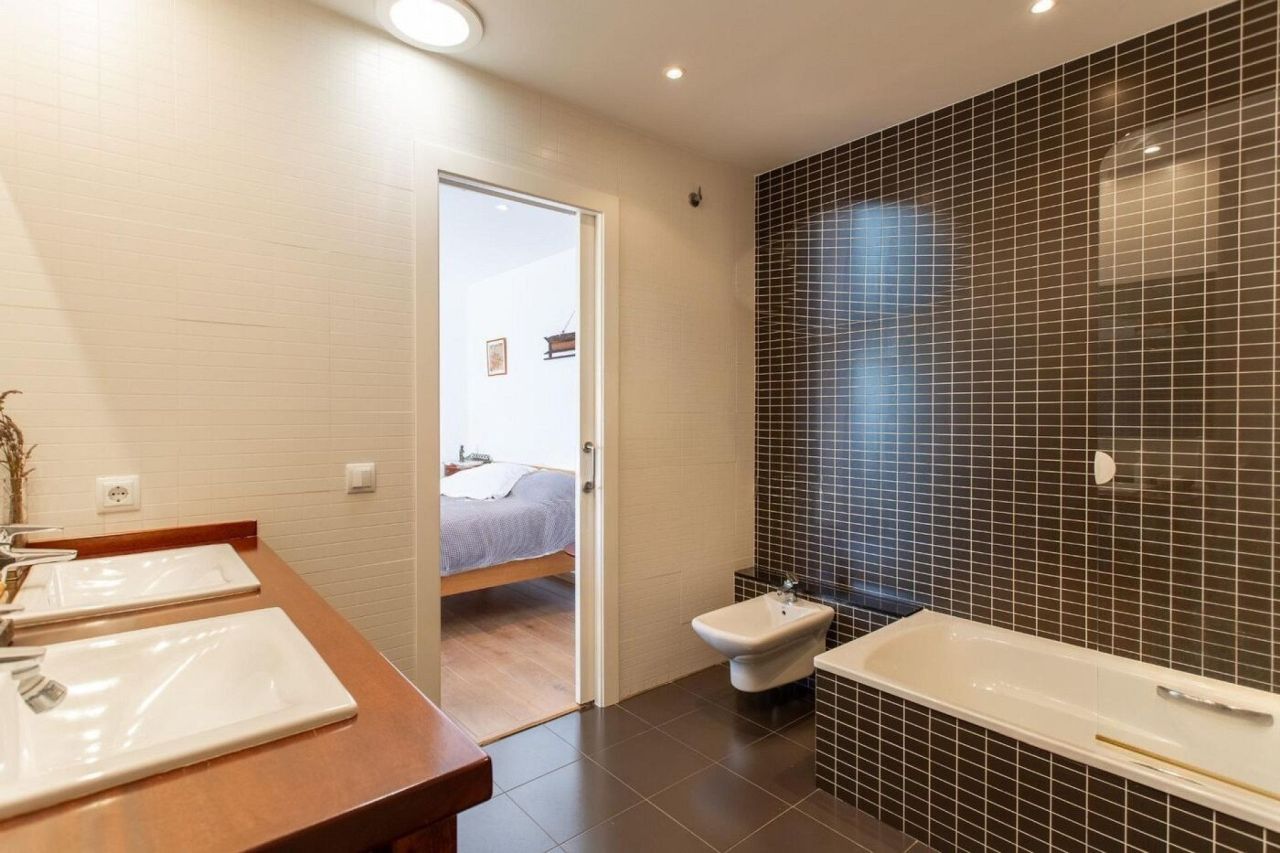 Дом в Барселоне, Испания, 203 м² - фото 8