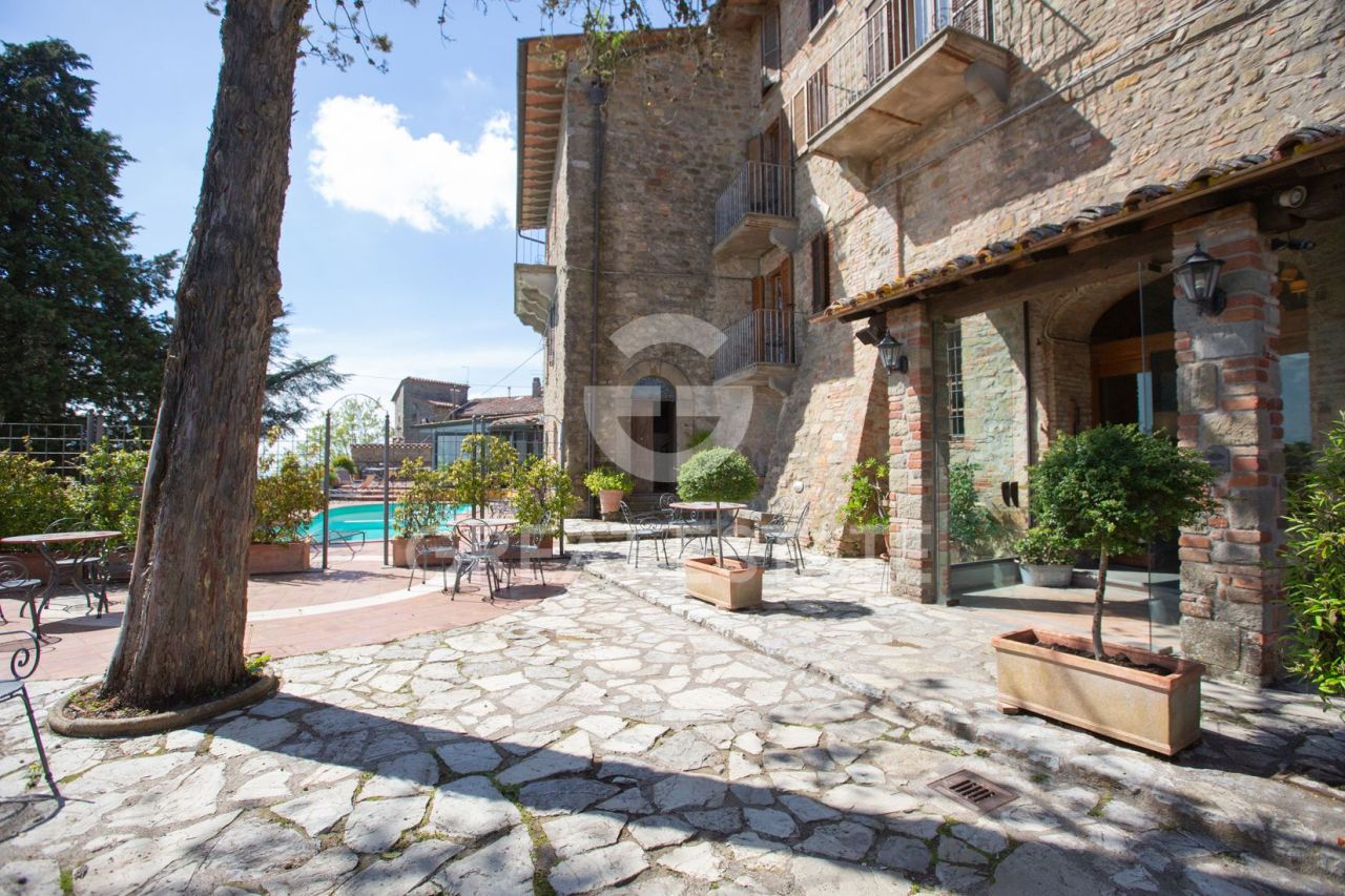 Дом в Пассиньяно-суль-Тразимено, Италия, 1 350 м² - фото 3