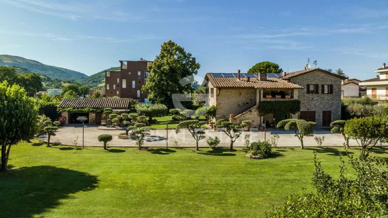 Дом в Перудже, Италия, 373.5 м² - фото 4