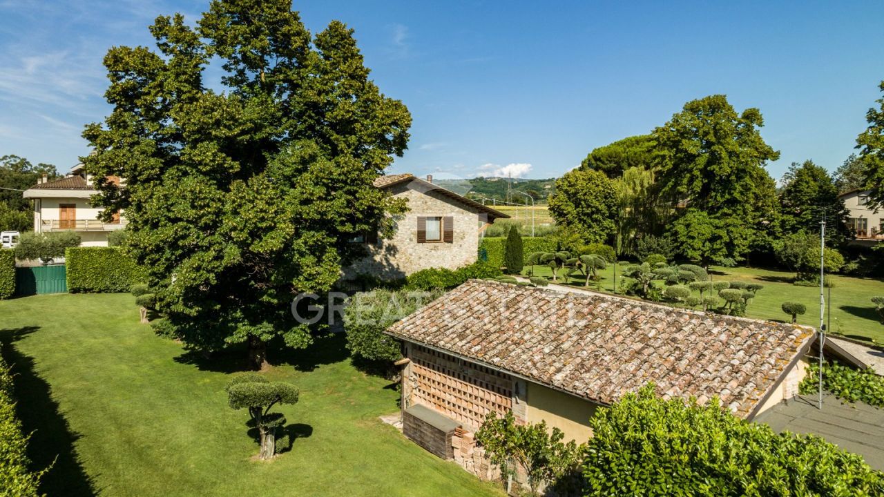 Дом в Перудже, Италия, 373.5 м² - фото 5