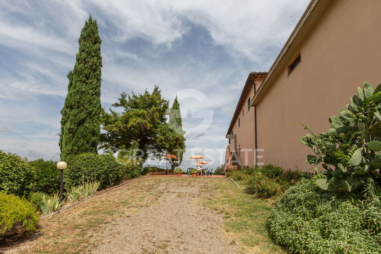 Дом в Кастельфьорентино, Италия, 1 426.2 м² - фото 6