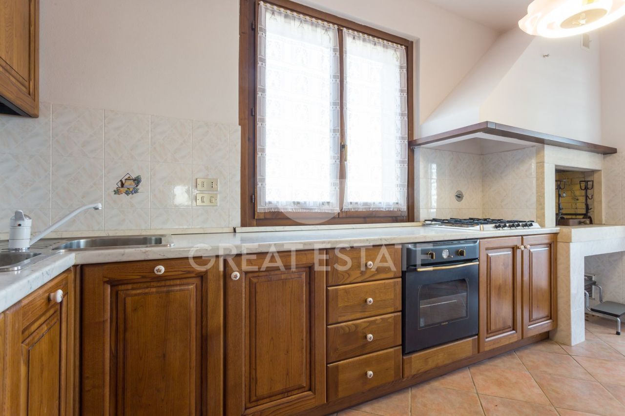 Дом в Пассиньяно-суль-Тразимено, Италия, 381.1 м² - фото 6