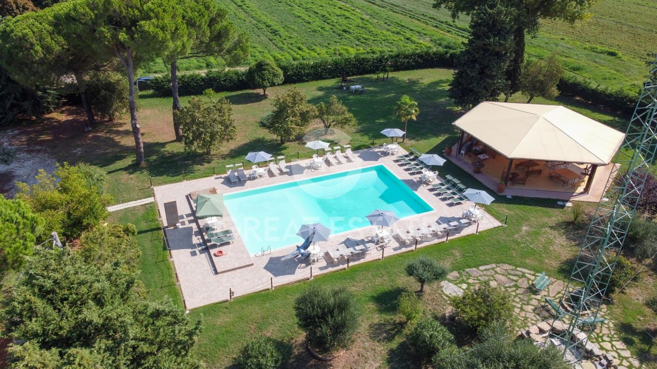 Дом в Кастильоне-дель-Лаго, Италия, 630.9 м² - фото 8