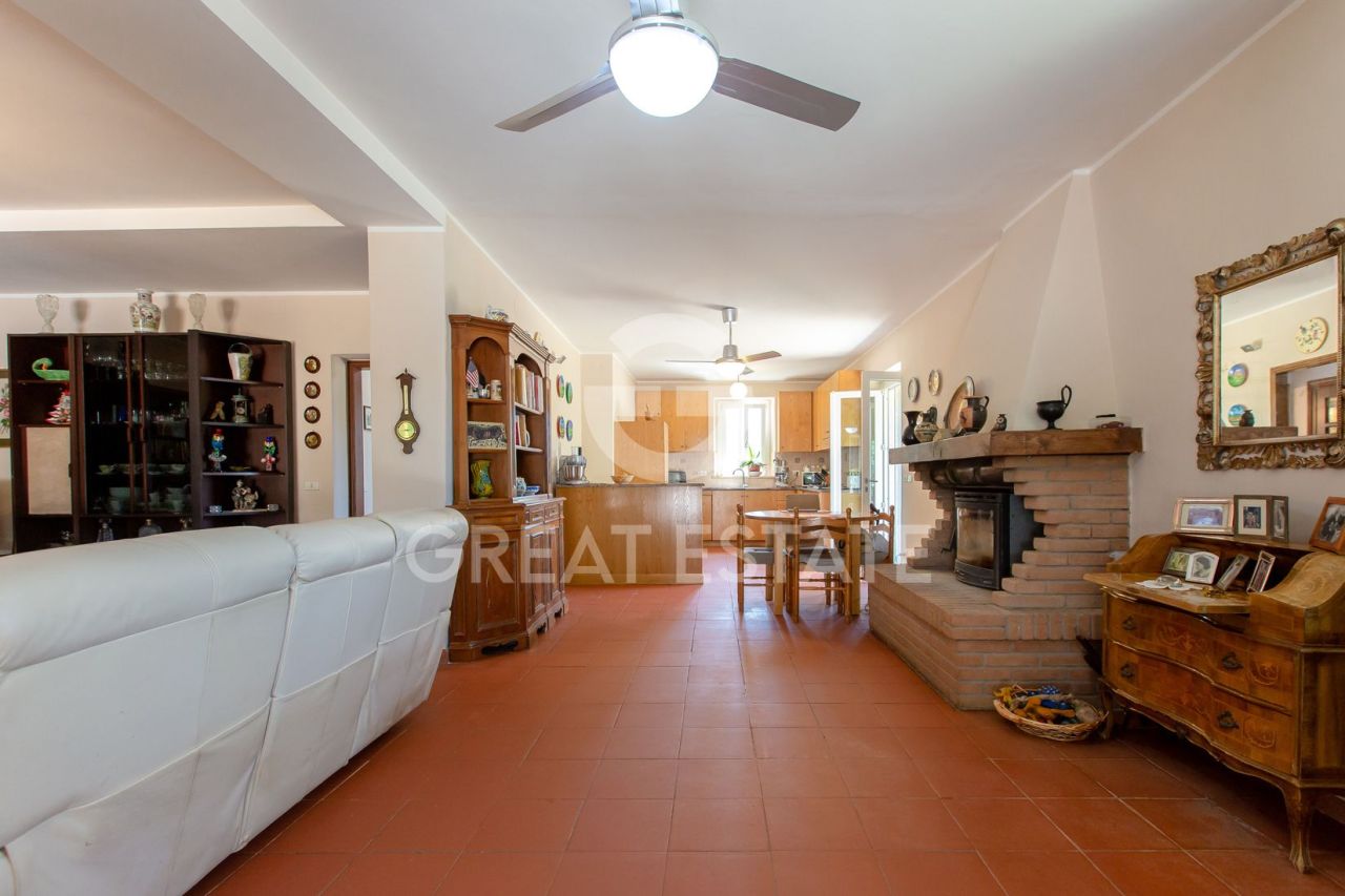 Дом в Фикулле, Италия, 335.9 м² - фото 10