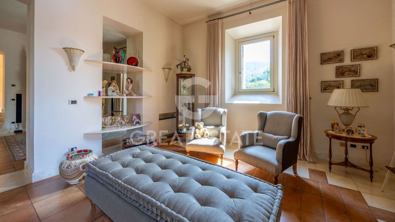 Дом в Ареццо, Италия, 765.35 м² - фото 11