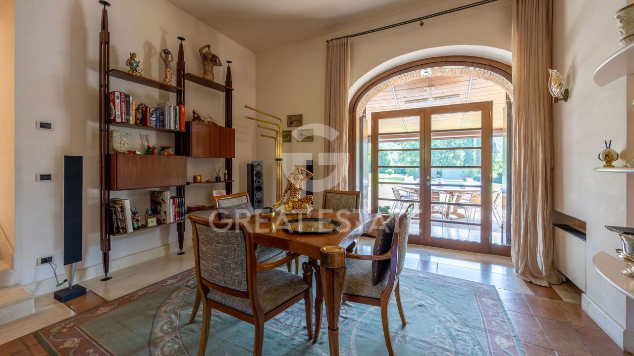 Дом в Ареццо, Италия, 765.35 м² - фото 12