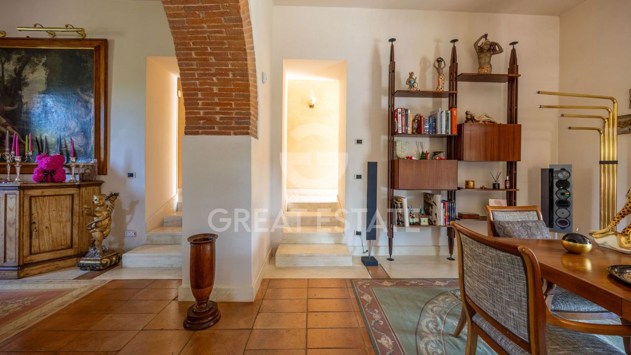 Дом в Ареццо, Италия, 765.35 м² - фото 14