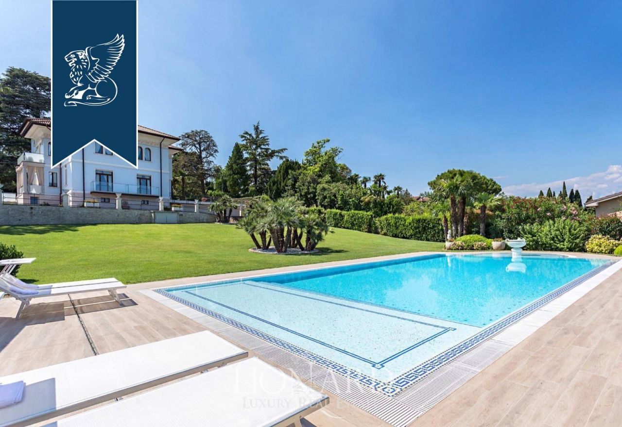 Вилла в Дезенцано-дель-Гарда, Италия, 500 м² - фото 1