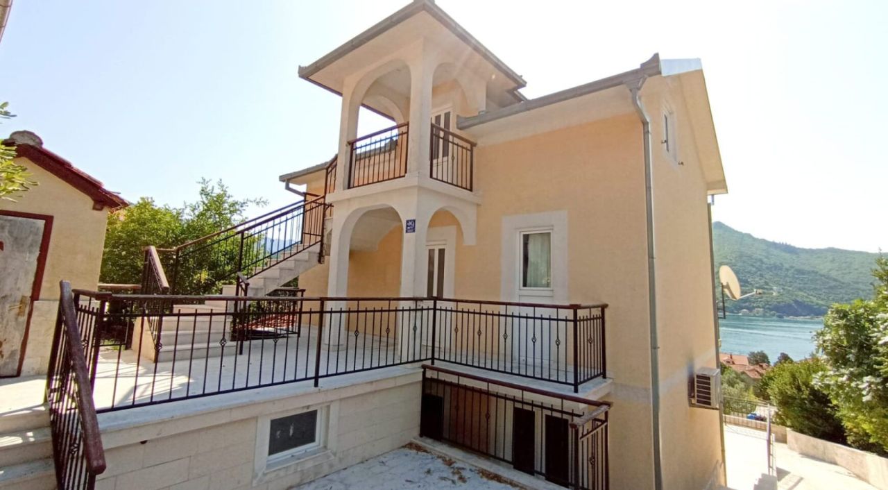 Дом в Каменари, Черногория, 280 м² - фото 2