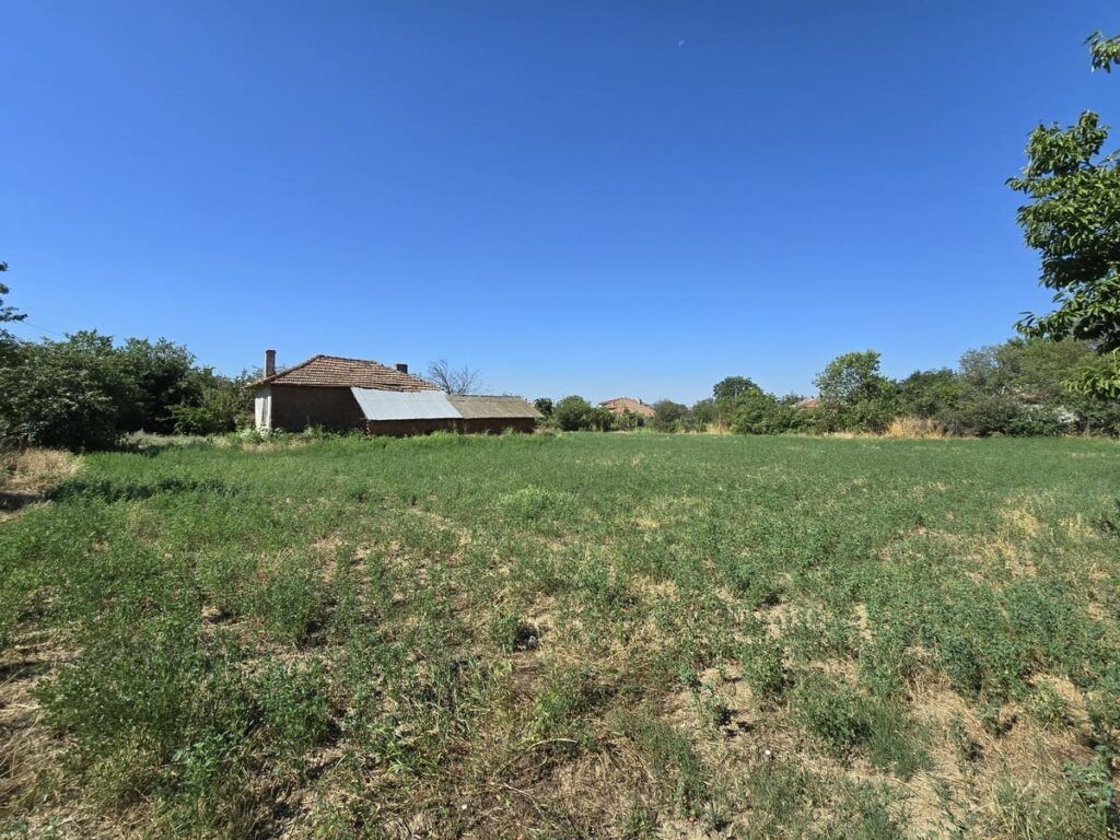 Земля в Гюлёвце, Болгария, 2 000 м² - фото 1