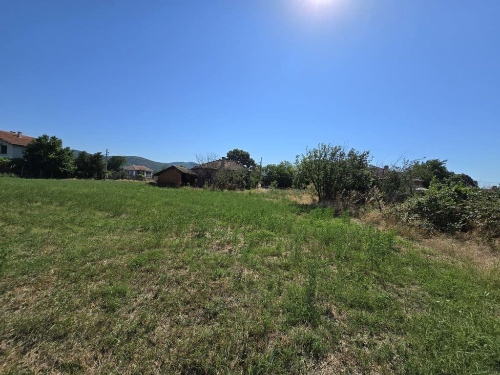 Земля в Гюлёвце, Болгария, 2 000 м² - фото 3