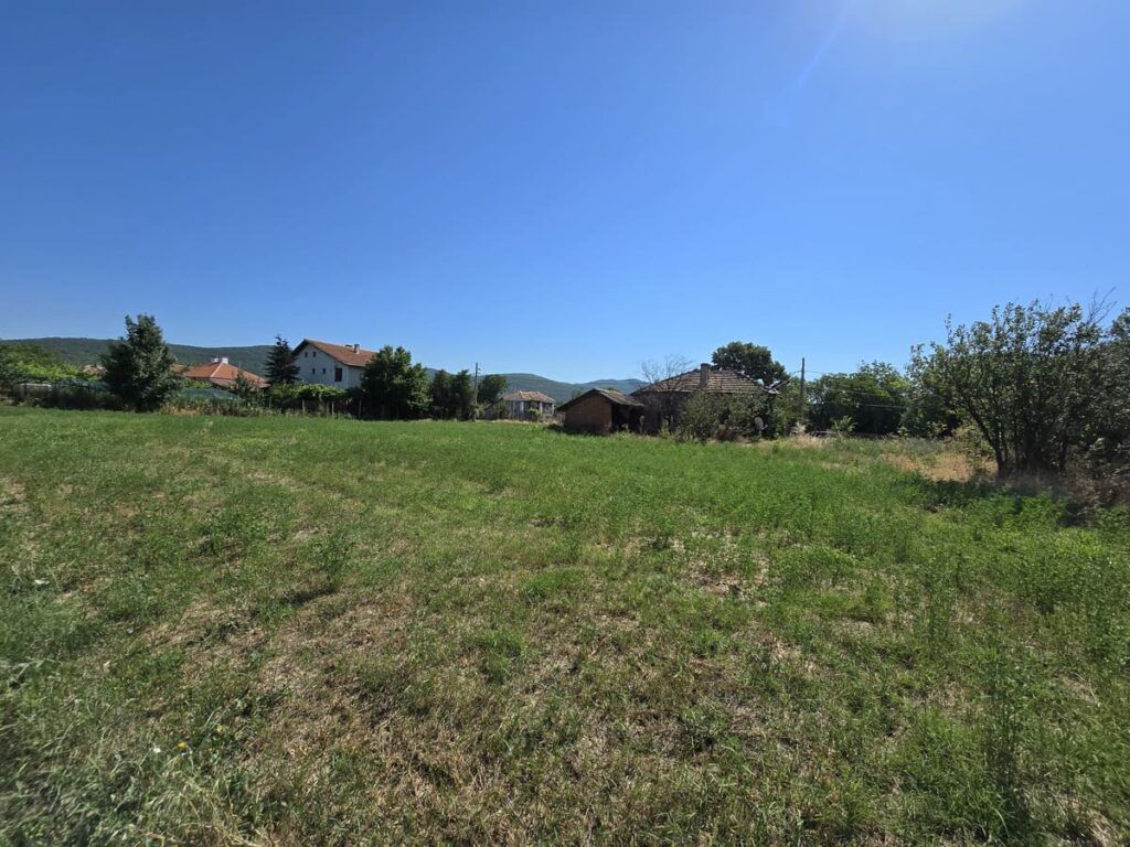 Земля в Гюлёвце, Болгария, 2 000 м² - фото 6