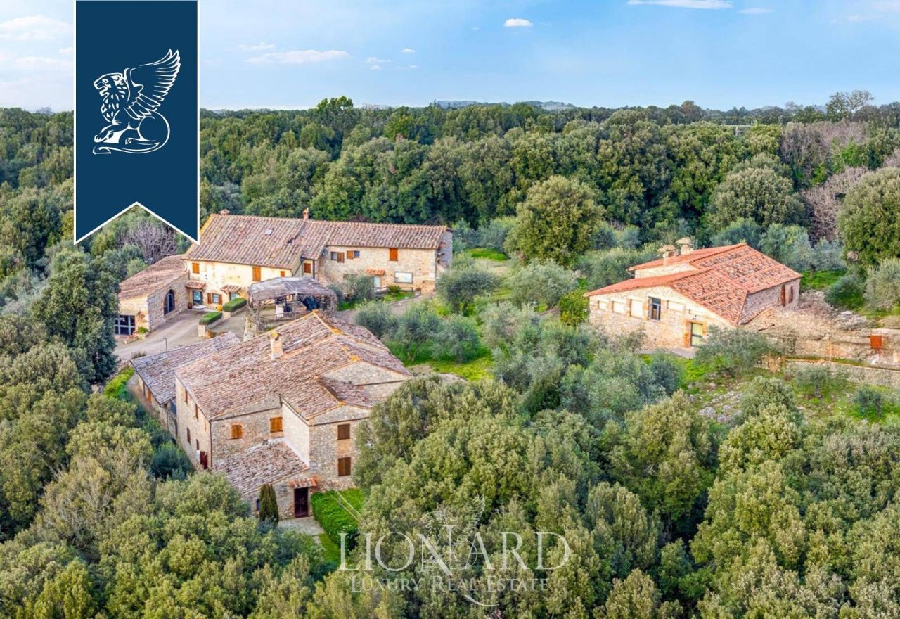 Вилла в Сиене, Италия, 1 356 м² - фото 2