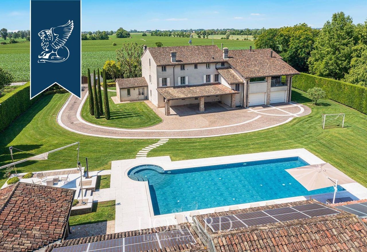 Вилла в Мантуе, Италия, 1 000 м² - фото 3