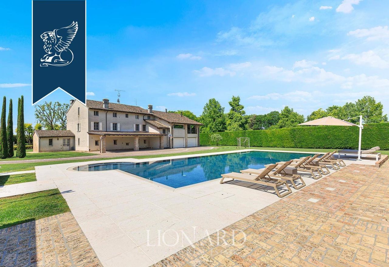 Вилла в Мантуе, Италия, 1 000 м² - фото 4