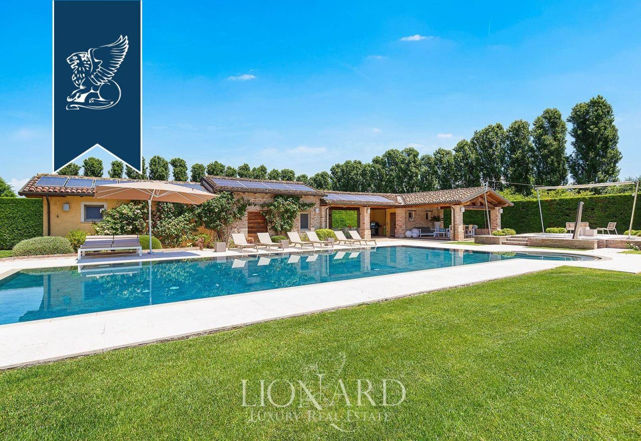 Вилла в Мантуе, Италия, 1 000 м² - фото 5