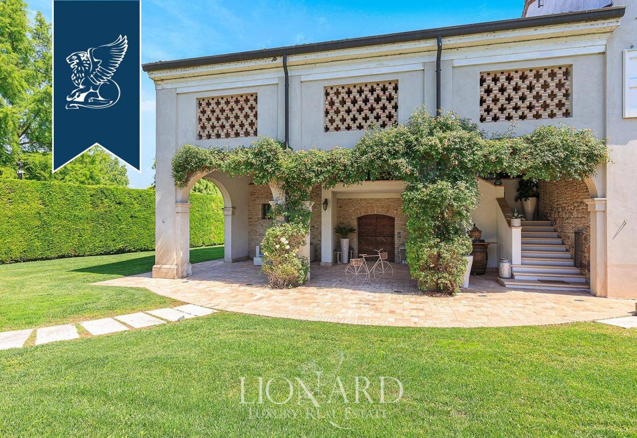 Вилла в Мантуе, Италия, 1 000 м² - фото 10