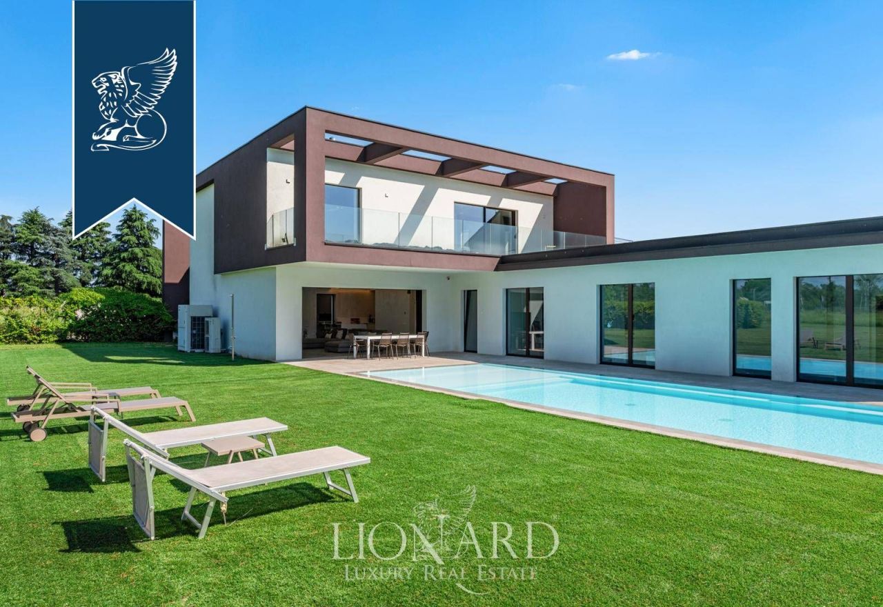 Вилла в Монце, Италия, 440 м² - фото 2