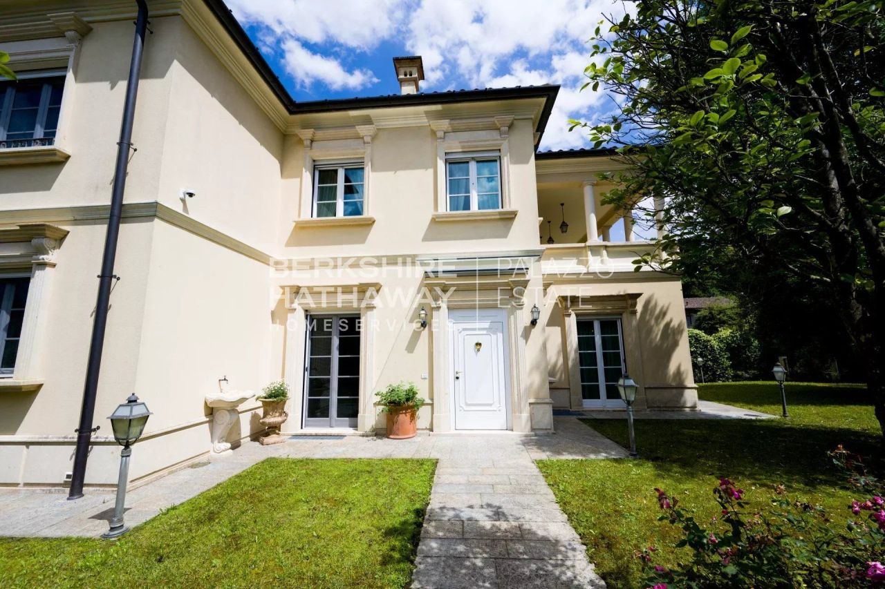Вилла в Варесе, Италия, 350 м² - фото 2