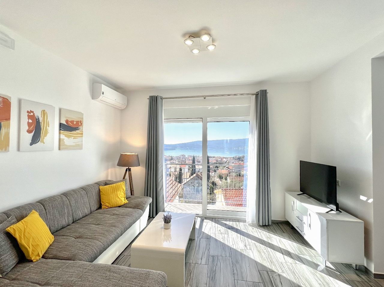 Квартира в Тивате, Черногория, 55 м² - фото 2