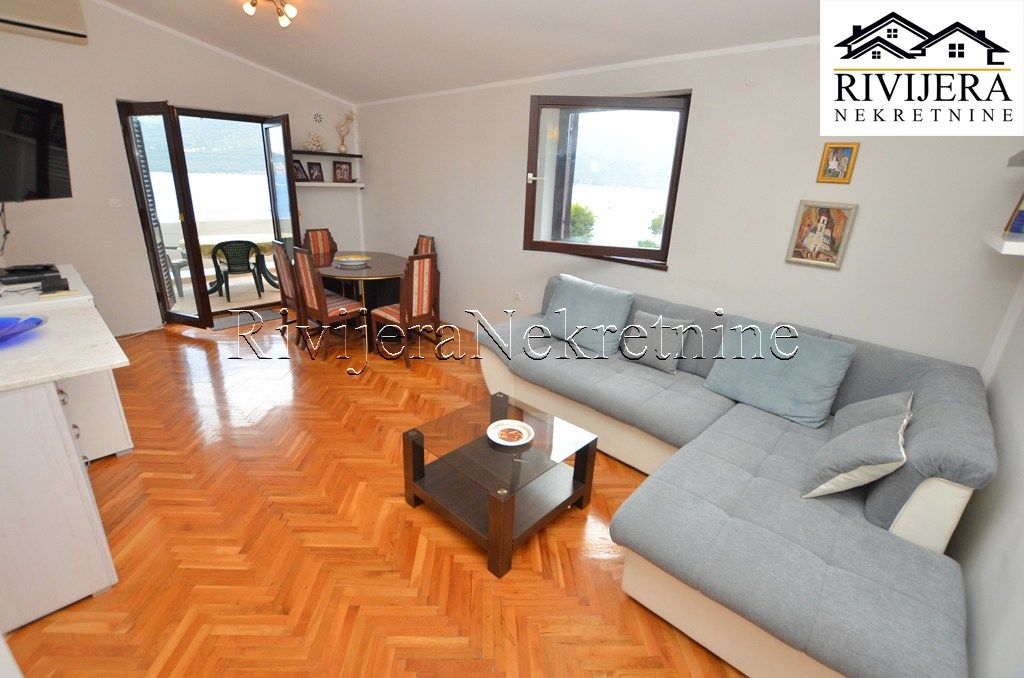 Квартира в Херцег-Нови, Черногория, 60 м² - фото 1