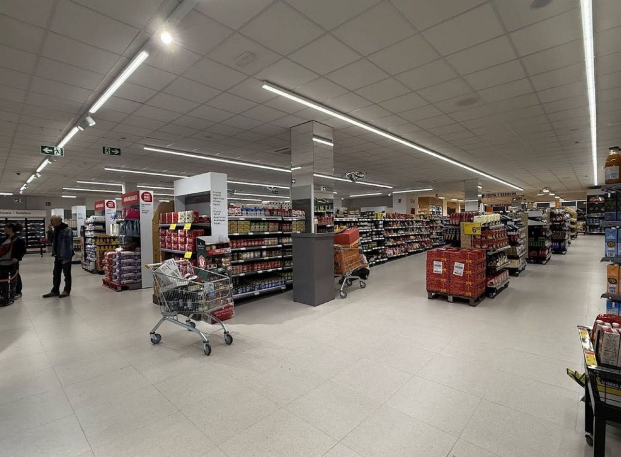 Магазин в Барселоне, Испания, 9 360 м² - фото 2