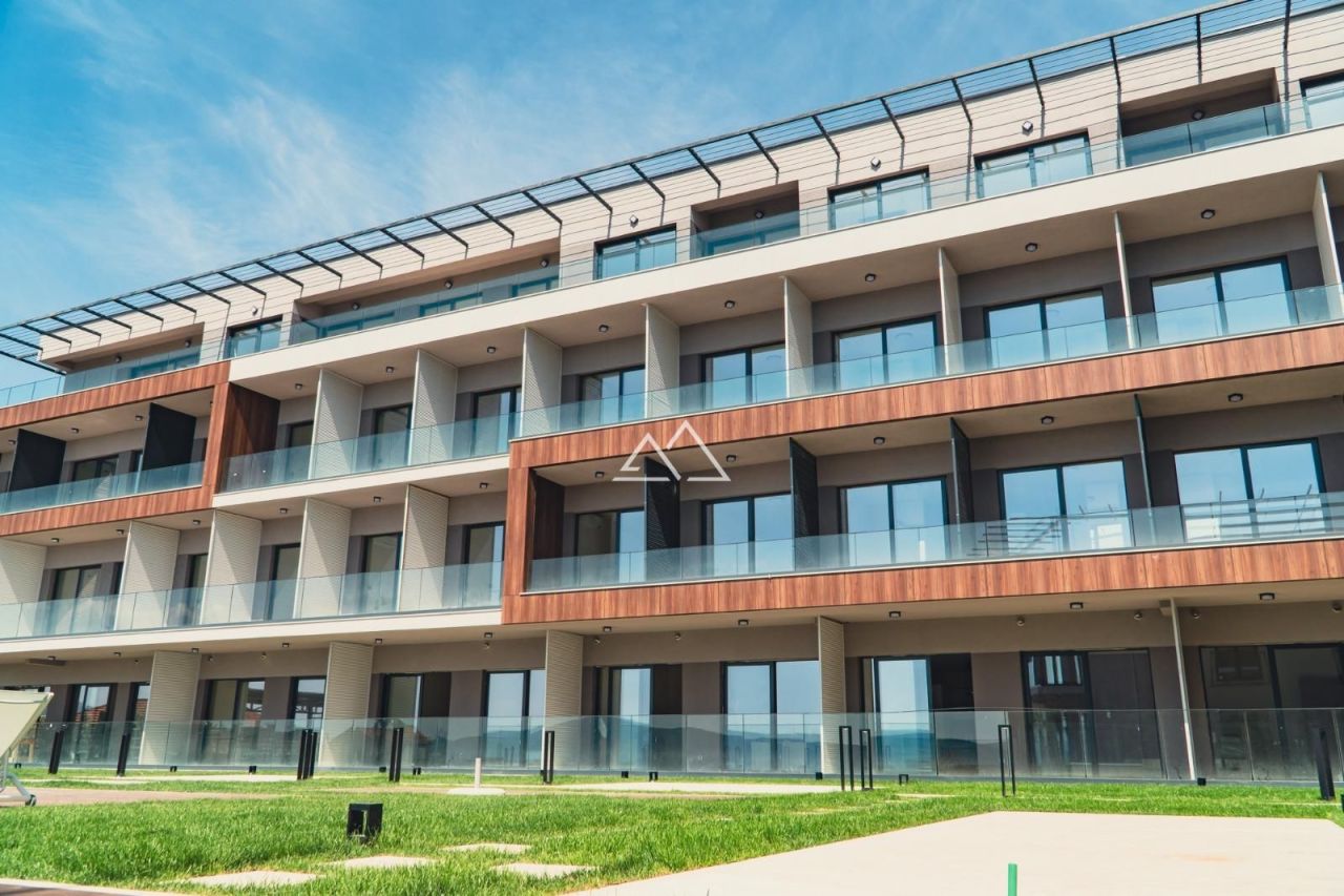 Апартаменты в Тивате, Черногория, 90 м² - фото 1