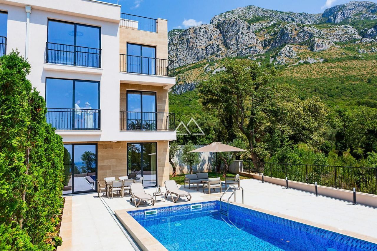 Вилла в Режевичах, Черногория, 220 м² - фото 1