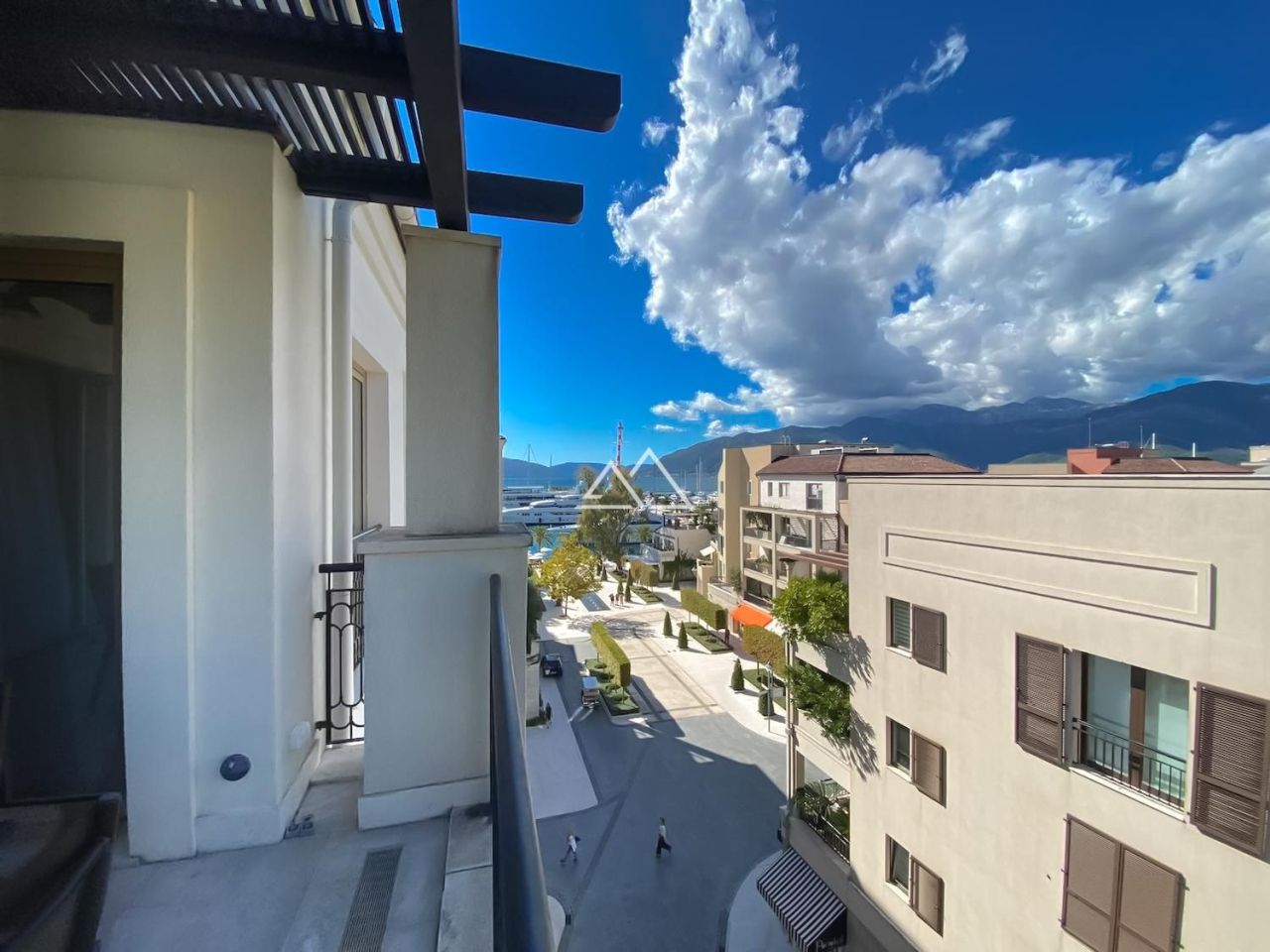Апартаменты в Тивате, Черногория, 80 м² - фото 1