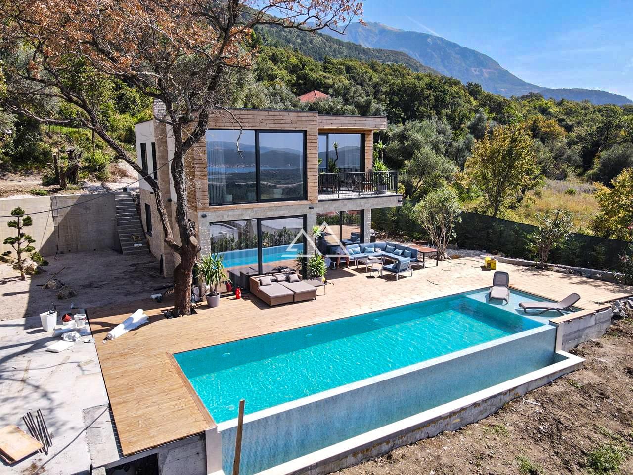 Квартира в Тивате, Черногория, 120 м² - фото 1