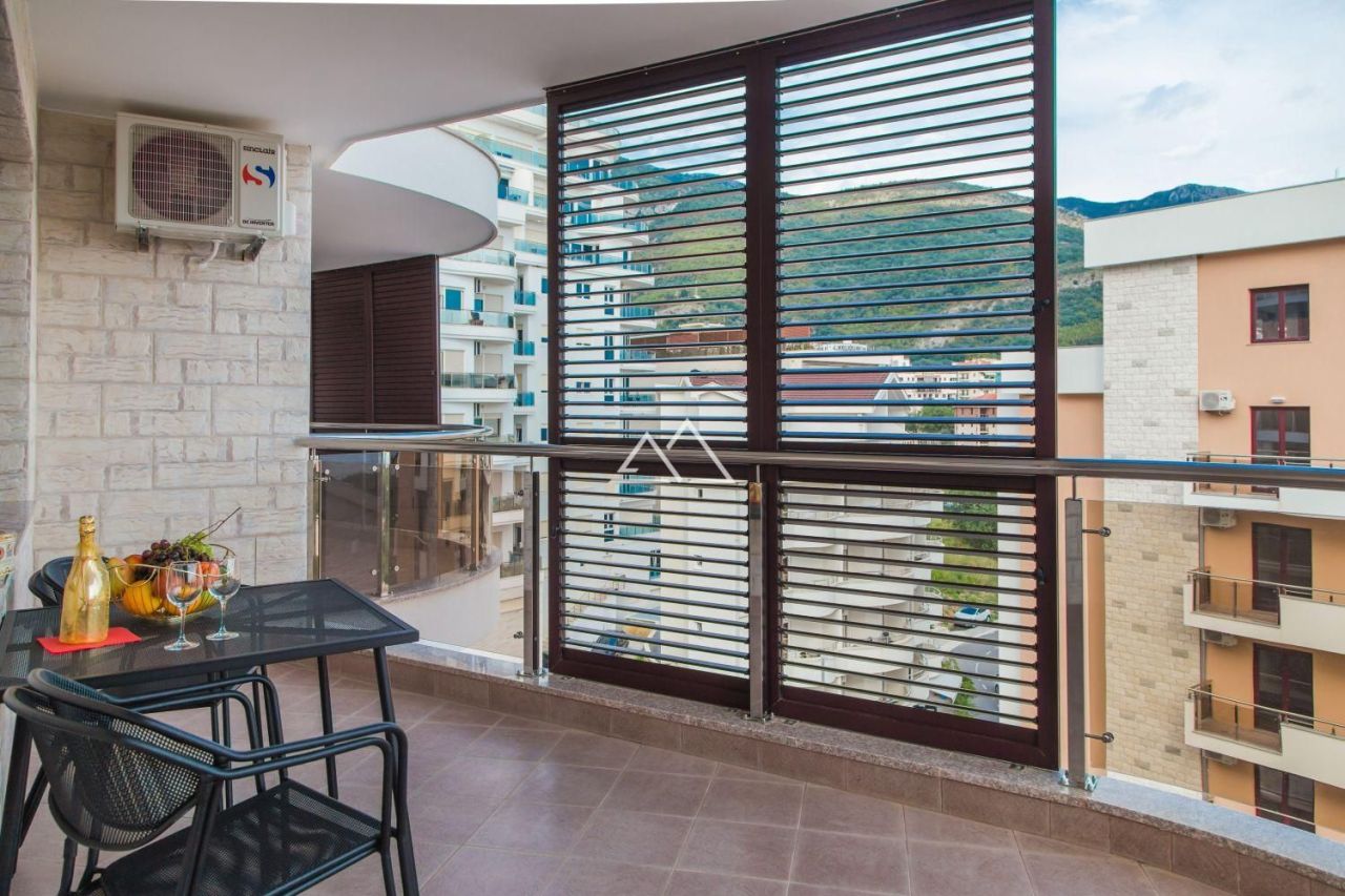 Апартаменты в Бечичи, Черногория, 70 м² - фото 1