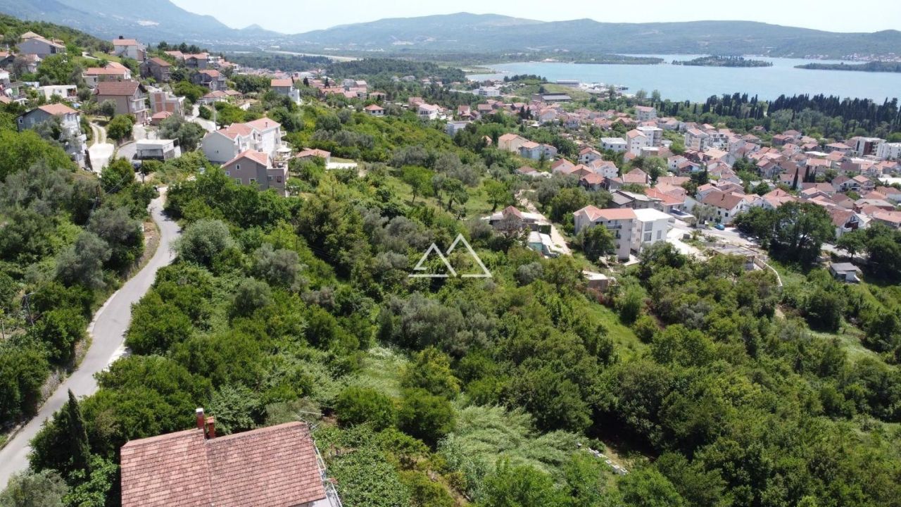 Земля в Тивате, Черногория, 1 240 м² - фото 1