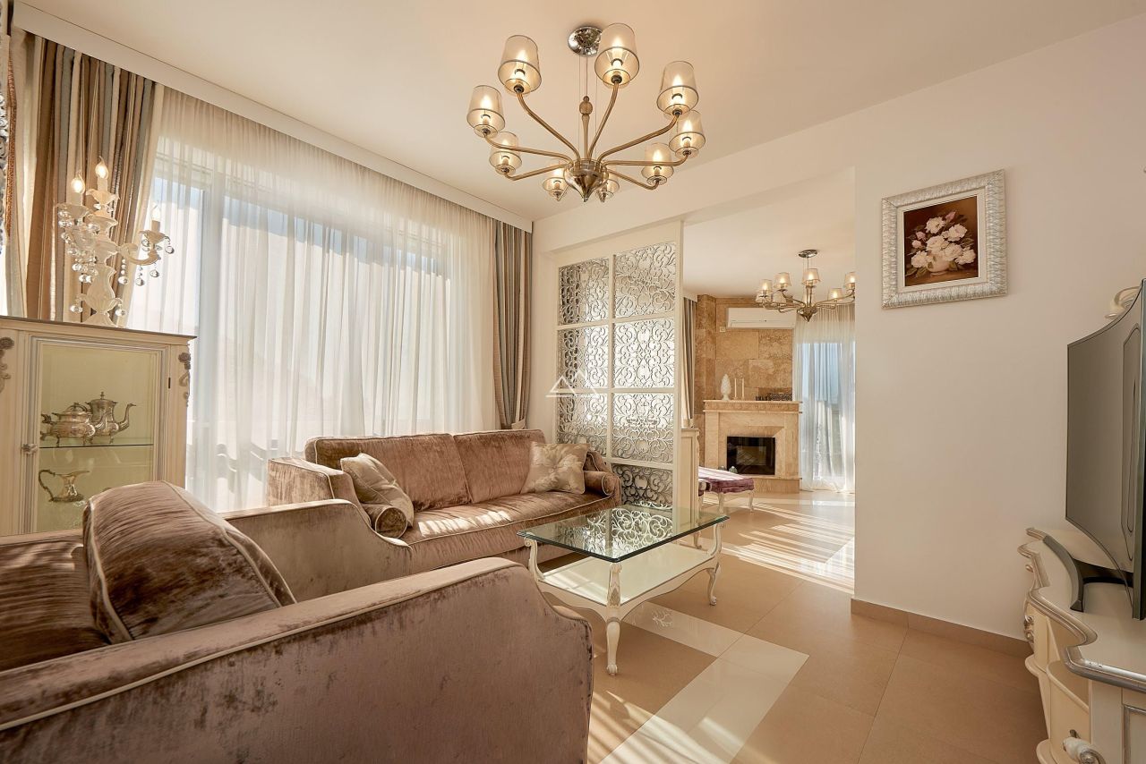 Апартаменты в Бечичи, Черногория, 150 м² - фото 1