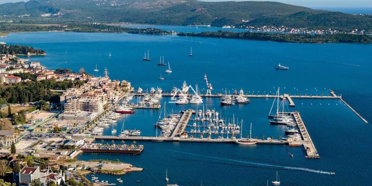 Апартаменты в Тивате, Черногория, 81 м² - фото 1