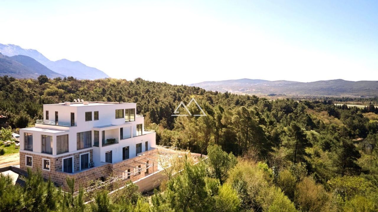 Апартаменты в Тивате, Черногория, 90 м² - фото 1