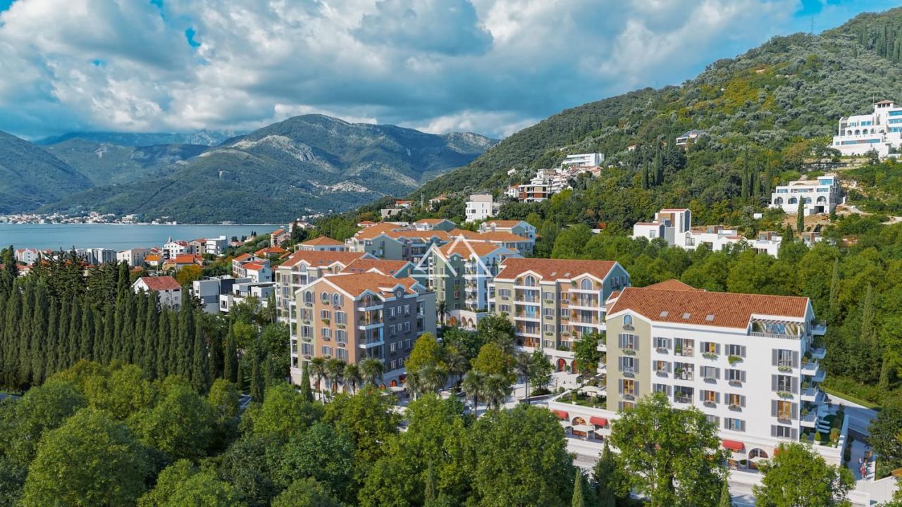 Апартаменты в Тивате, Черногория, 104 м² - фото 1