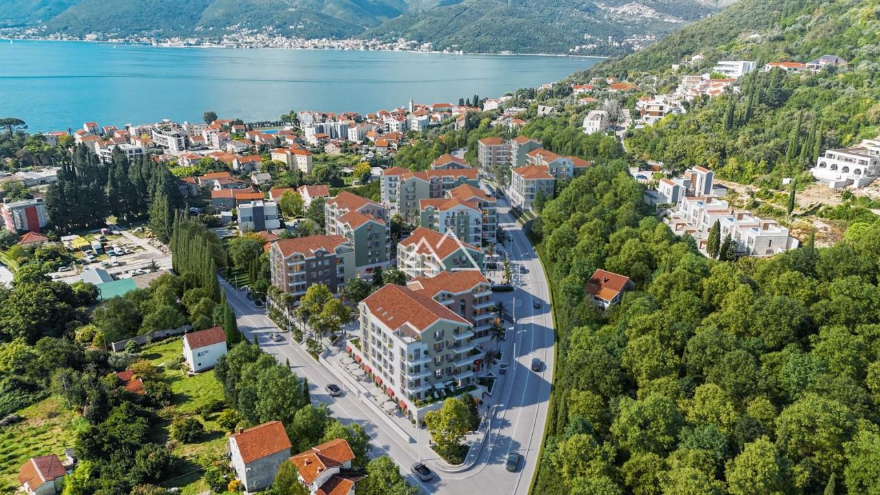Апартаменты в Тивате, Черногория, 70 м² - фото 1