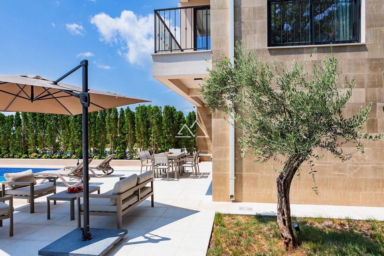 Вилла в Режевичах, Черногория, 220 м² - фото 2