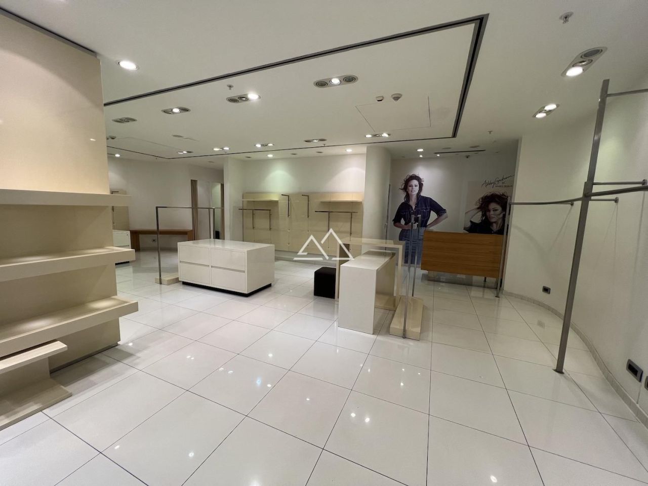 Коммерческая недвижимость в Будве, Черногория, 105 м² - фото 7