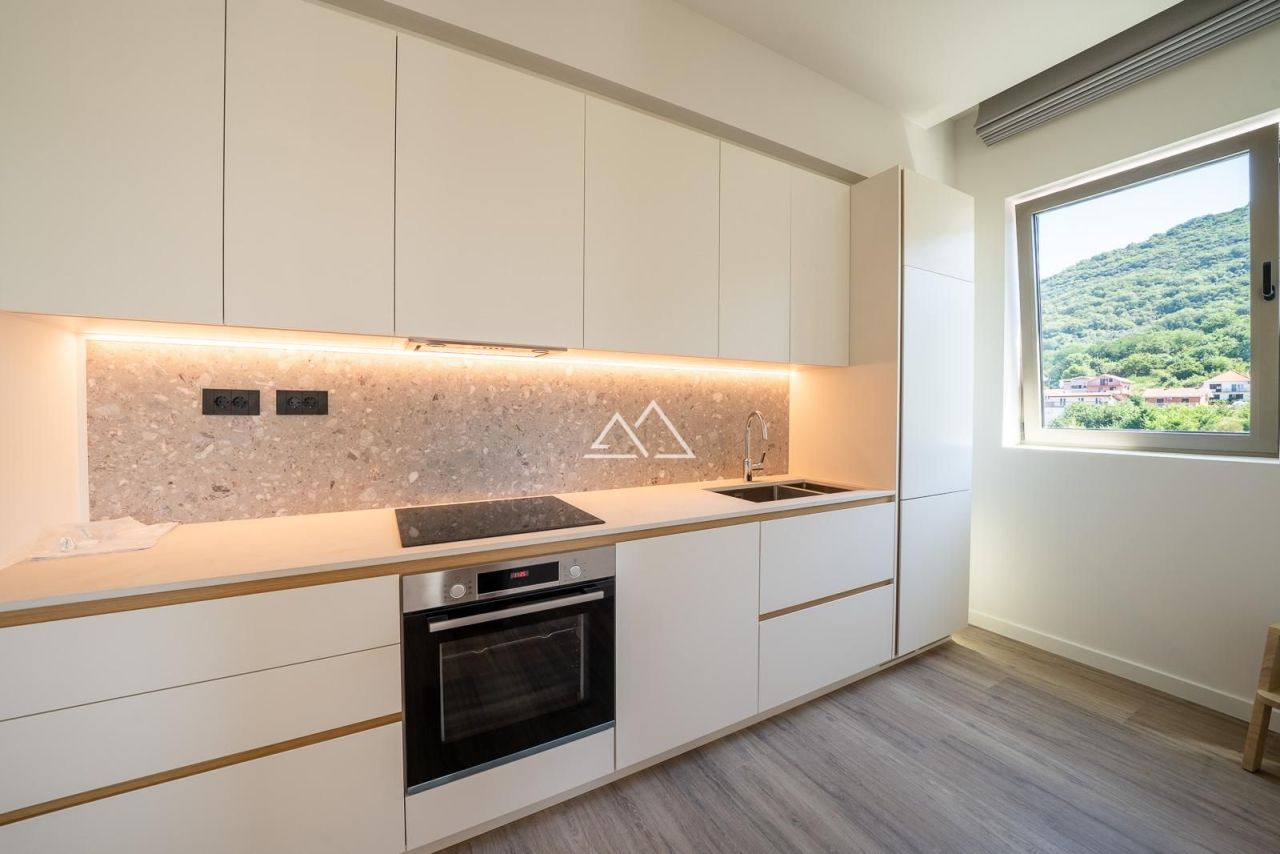 Апартаменты в Тивате, Черногория, 91 м² - фото 8