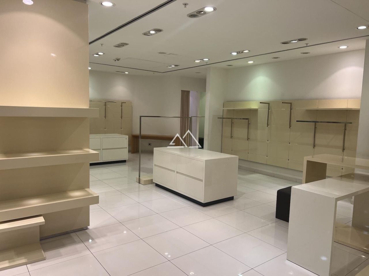 Коммерческая недвижимость в Будве, Черногория, 105 м² - фото 10